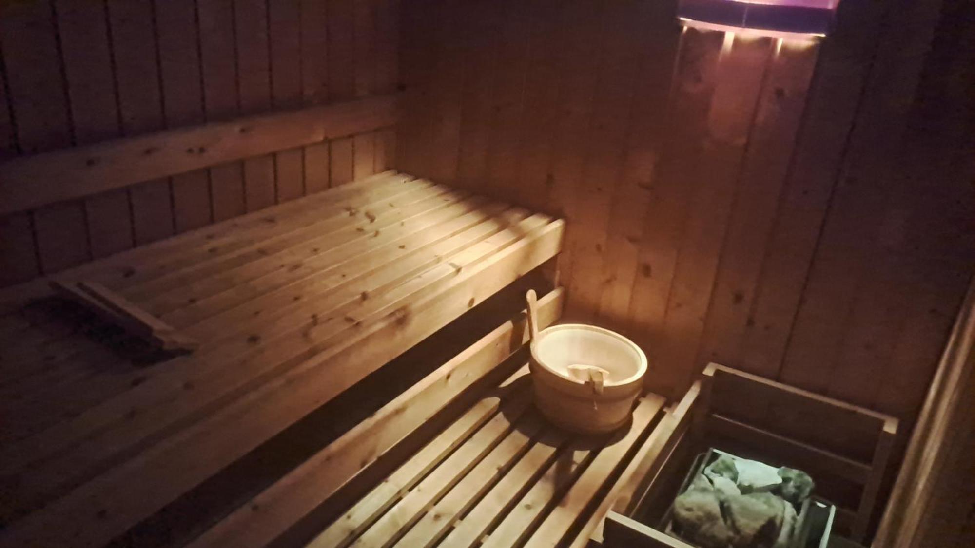 Apartmenthaus Mit Sauna Und Whirlpool Krefeld Ngoại thất bức ảnh